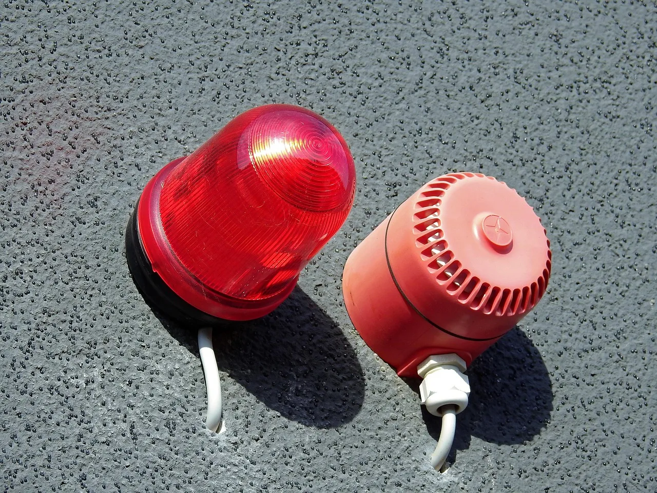 alarm, rotating beacon, warning light, siren, signal transmitter, monitoring, burglary, thief, error, protect, lamp, alarm, alarm, alarm, alarm, warning light, siren, siren, siren, siren, siren. Watches vs warnings vs orders, with emergency alerts compared plainly