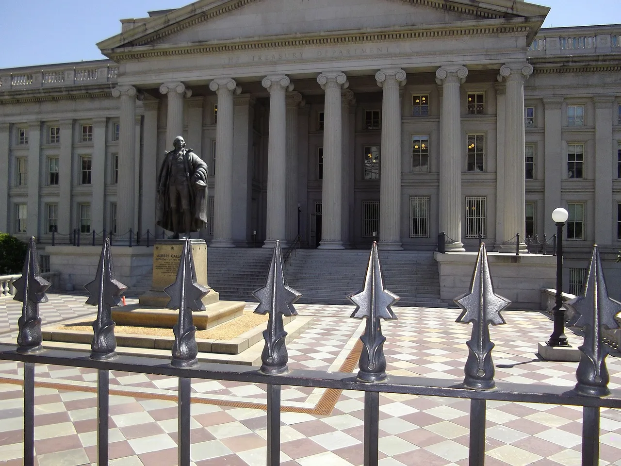 building, washington, dc, statue, government, capitol, american, congress, landmark, federal, monument, washington dc, usa. How FOIA requests work at the federal level and what agencies can withhold