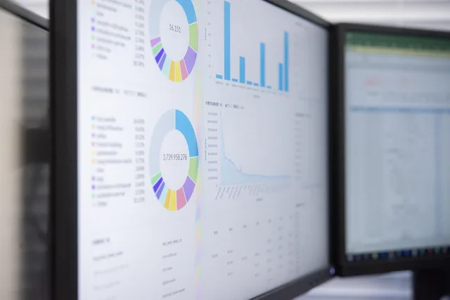 data, chart, graph, monitor, marketing, infographics, analyze, blue marketing, blue data, data, data, data, data, data, chart, graph, graph, marketing. Statistics reporting problems: nine traps in the numbers